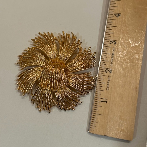 VTG MONET “Cordelia” BROOCH - Picture 5 of 5